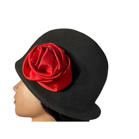 San Diego Black Wool Cloche hat with red rose - Picture 2 of 4